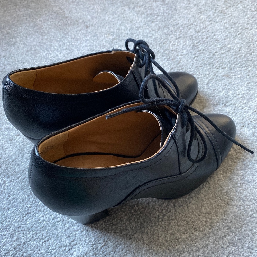 Lace up block heeled shoes